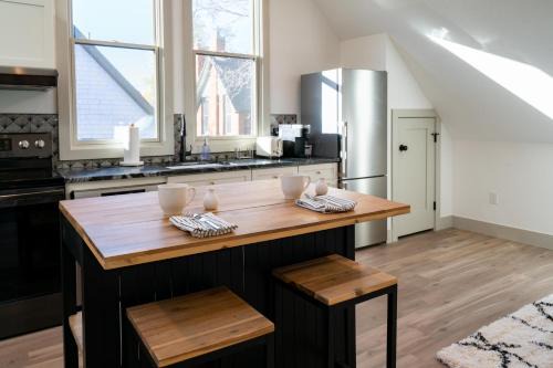 Baker House | 139 West Ellsworth
