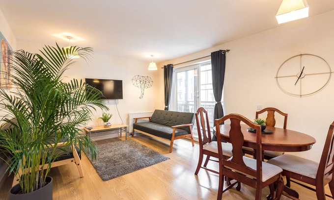 Seafield Apartment | 14/8 Hawkhill Close