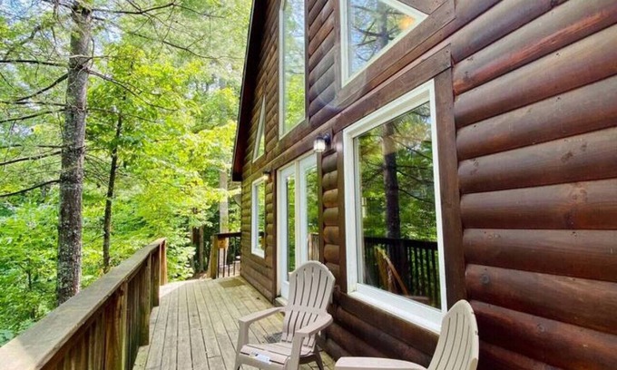 Rogers Apartment | 14 Guest, 7 Bed, 4 BR, Lakefront Cabin w/Hot Tub