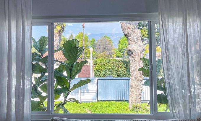North Central House | 14-Min Walk to Rose Bowl-Centrally located-Safen