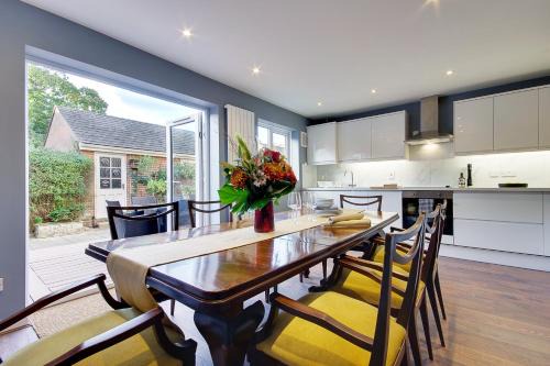 Southampton City Centre House | 14 Oxford Mews - 5 Star Living for up to 10 People
