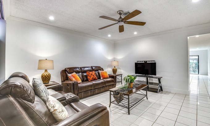 Coral Springs House | 15 Mi to Beach: Modern Coral Springs Home