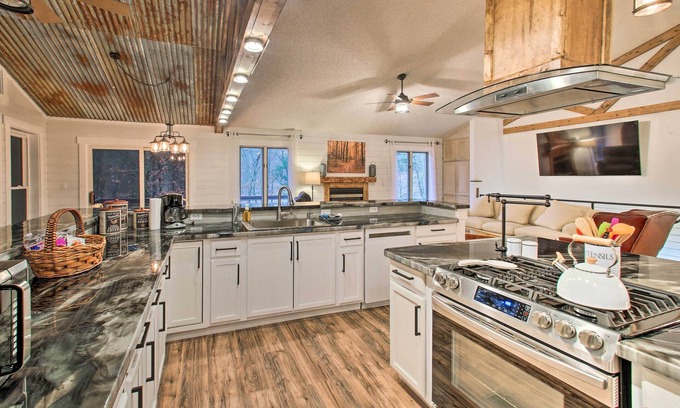 Hot Springs Village House | 15 Mi to Hot Springs Nat'l Park: Home w/Fire Pit!