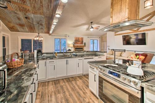 Hot Springs Village House | 15 Mi to Hot Springs Natl Park Home with Fire Pit!