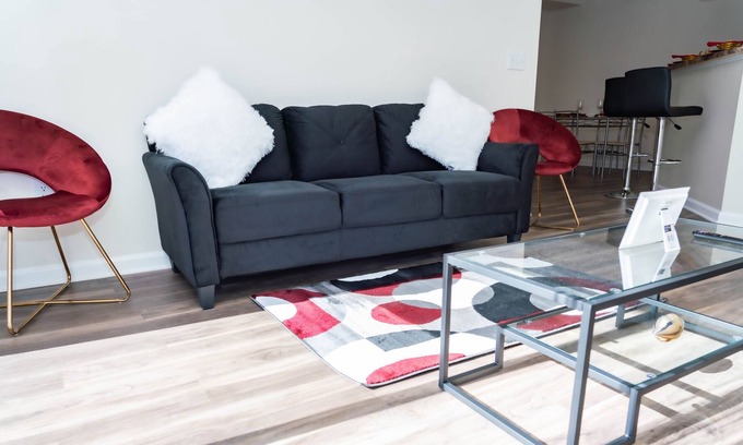 Columbia Apartment | 15 min away from airport & down town Columbia, SC King-1 bedroom & full kitchen.