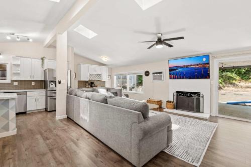 Serra Mesa House | 15 Min to Beach and Zoo - Hot Tub - Cozy Fire Villa Pit
