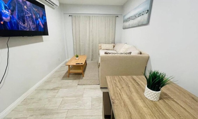 North Central House | 15 Min. Walk to Rose Bowln