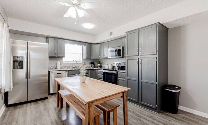 Red Bank House | 15 Mins to Columbia Airport - Win-Some At Wynnsum!