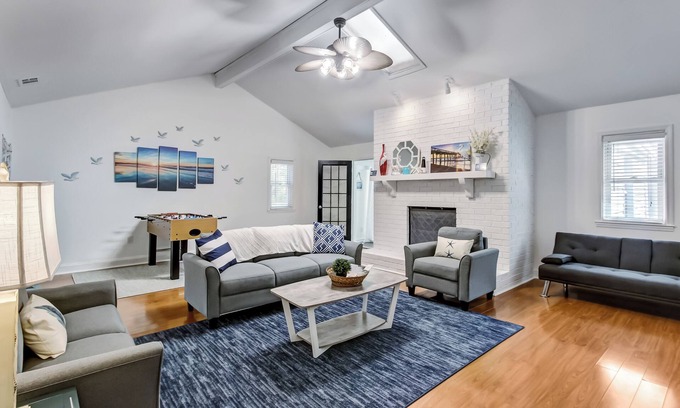 Savannah House | 15 Mins to Tybee&Downtown! Fenced Yard & Firepit
