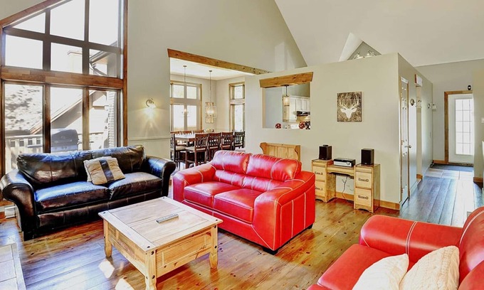 Stoneham House | 15 minutes North of old Quebec city / Sleep 18