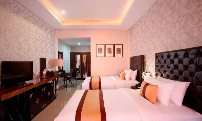 Petitenget Resort | 15 minute walk to Seminyak Square shopping centre