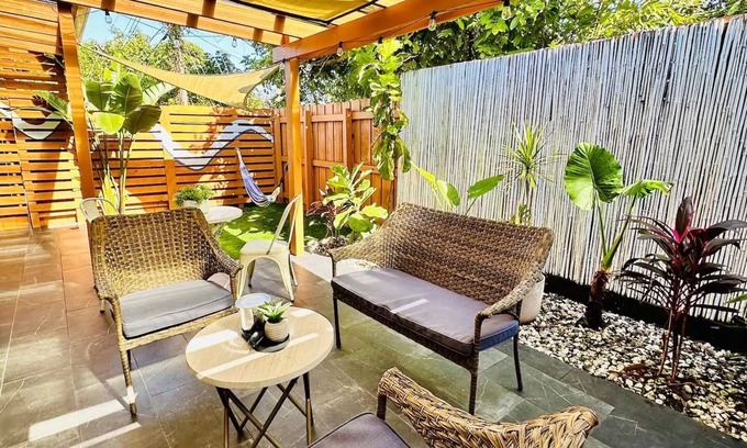 Pompano Beach Apartment | 15 minutes from the Beach!