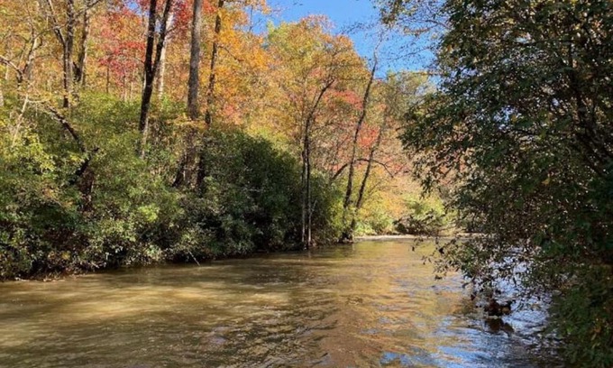Tamassee House | 150 Little River Retreat