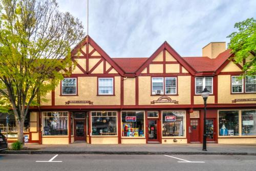 Falmouth Apartment | 150 Main Street