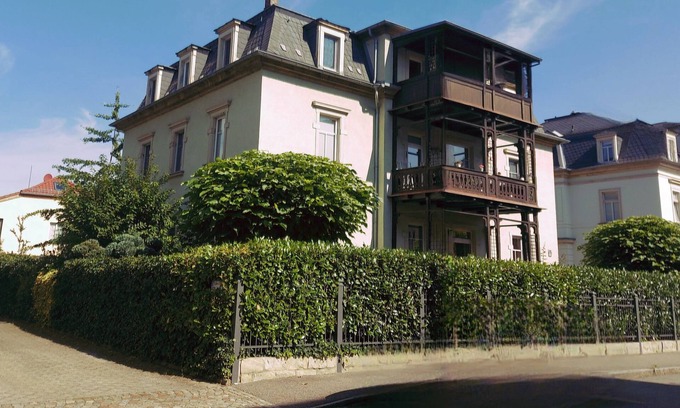 Laubegast Apartment | 150 sqm in Dresden city villa from the Wilhelminian era.
