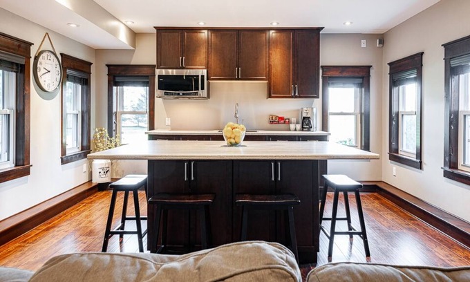 Perth South House | 1500 sf: 2 level, cozy, modern guest suite. private entry. close to amenities