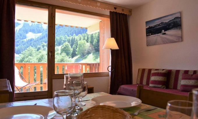 Meribel Centre Apartment | 150m from ski slopes, 2nd floor, 24m², Méribel
