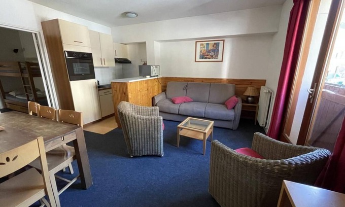 Eaux-Bonnes Apartment | 150m from ski slopes, 1st floor, view resort, fitness, swimming pool, sauna, balcony, tv, ski locker