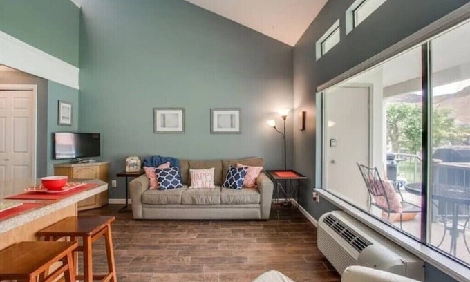 Quincy Condo | #154 Kater's Kabin 3-Condo near large pool & Gorge shuttle-book separately