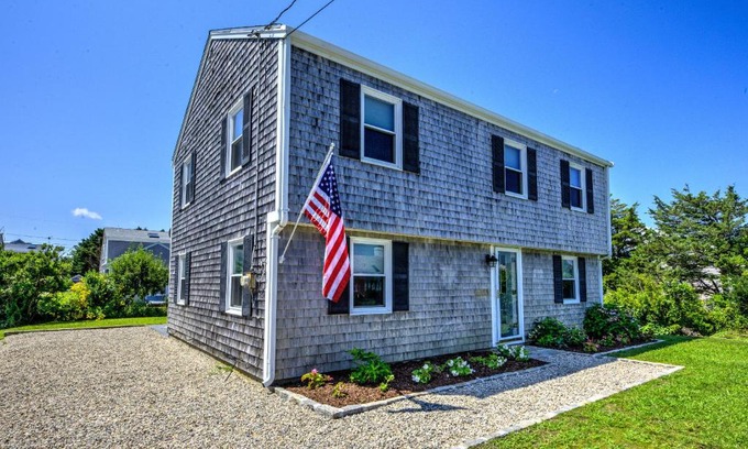 Sandwich House | 16 Freeman Avenue Sandwich - - Changes in Latitude