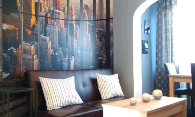 Moscardo Apartment | 16 Mirasierras Metro Wifi A/C free parking on street