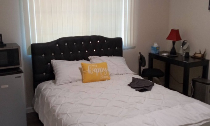 Tower District Apartment | 16 unit Apartment complex The apartment number 948 and you rent in only room