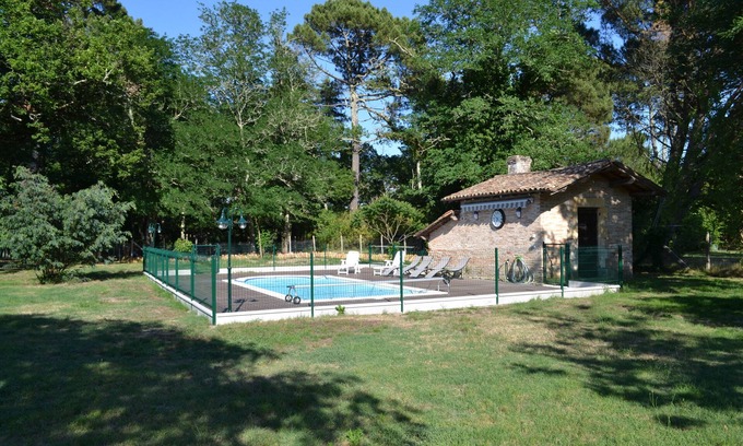 Salles House | 160m² restored house classified *** with heated swimming pool (depending on period)