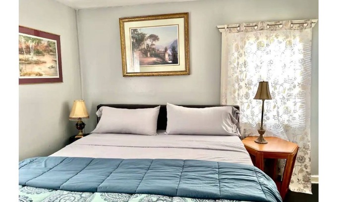 Birmingham House | 1616 quiet Home your home away from home enjoy inn
