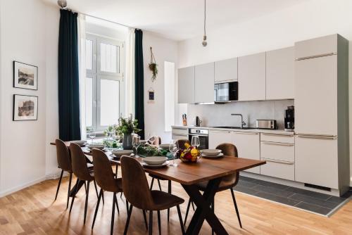Prenzlauer Berg Apartment | 165m2 Downtown Family Suite 5BR, 3Bath, kids room, 11min Alexanderplatz