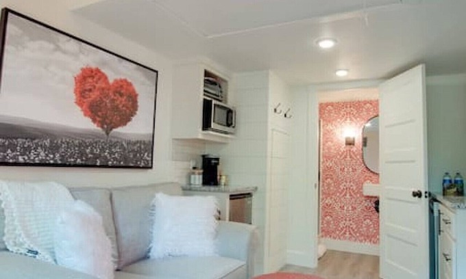 Groveoak House | #17 Heartthrob Tiny Cottage