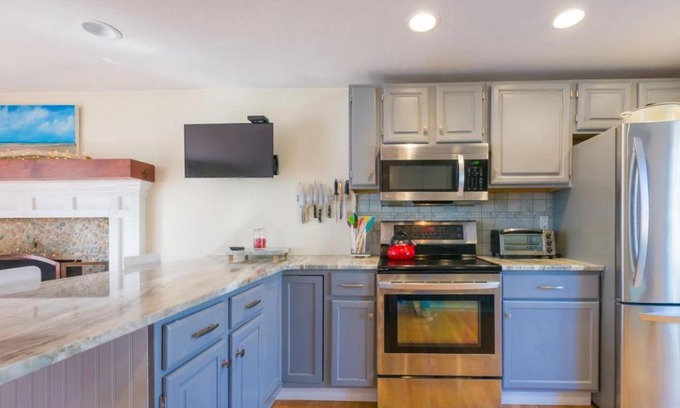 Mashpee House | 17 Woodland Avenue Mashpee Cape Cod - - The Cape Escape
