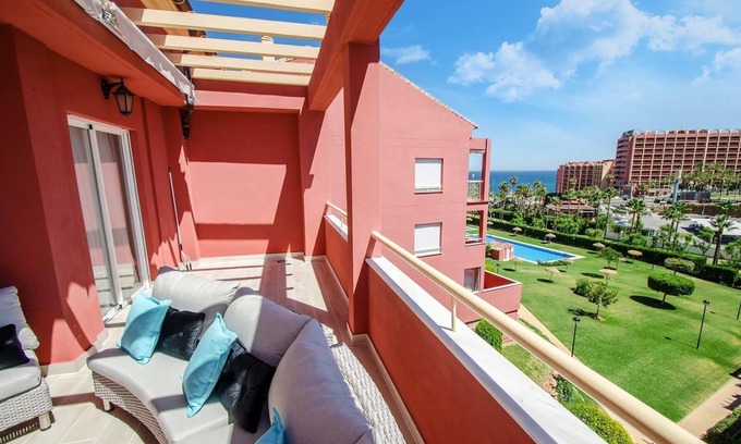 Torrequebrada House | 170m² Penthouse with Sea View with Pool, Wi-Fi & Terrace