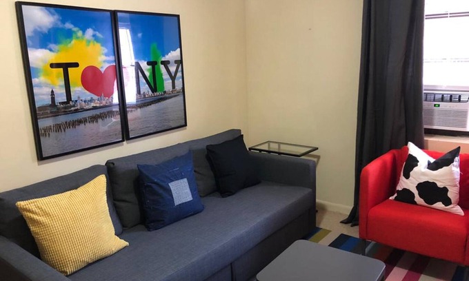 North Bergen Apartment | 1721 4I Cool Pop Art 2bed Apt-20min NYC Parking Avail
