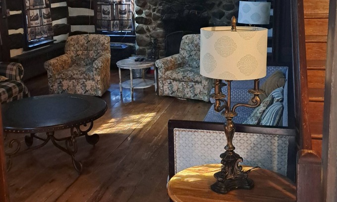Gettysburg House | 1798 historic log cabin and 3 acres in Gettysburg you can rent privately.