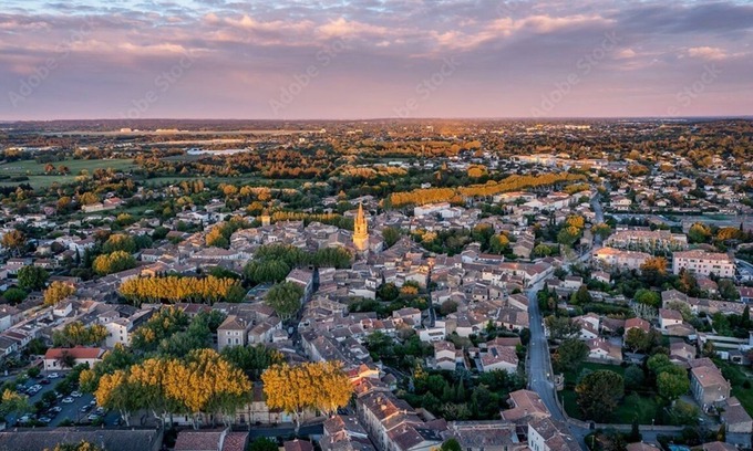 Pelissanne House | 17TH CENTURY TRADITIONAL FRENCH TOWNHOUSE CLOSE TO SALON-DE-PROVENCE