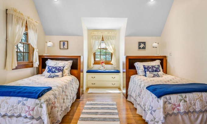 West Harwich House | 18 Beach Road West Harwich Beach Plum Cottage