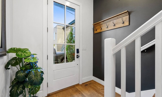 Rolling Mill Hill House | 18 Bed Downtown View Walk To Broadway