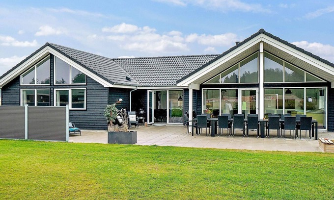 Houstrup House | 18 person holiday home in Nørre Nebel