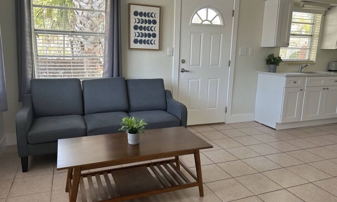 Bay Esplanade Apartment | 18 · Surf n Sand 1 Bedroom Apartment by the Water 18