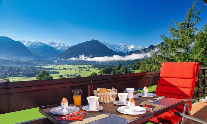 Oberstdorf Apartment | 180-degree panoramic view, garage, internet, mountain railroads included