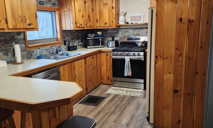 Trumansburg House | 1800's Rustic Farmhouse close to wineries, and National Forest. Pet-Friendly!