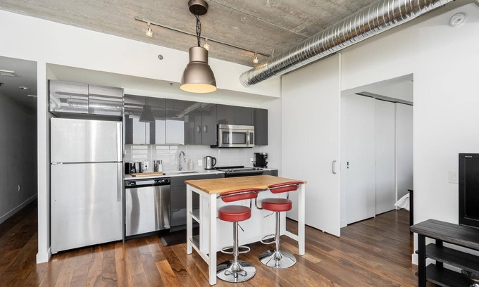 Exchange District Condo | (1801)Downtown Glasshouse+ 1 Bedroom Remarkable Suite+Fast WiFi(311)
