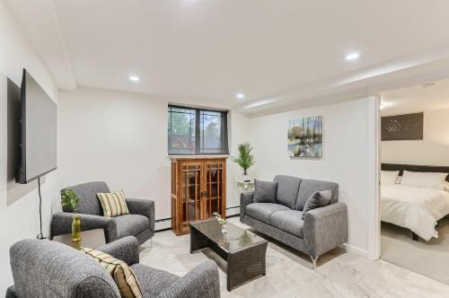 Interurban Park Apartment | 1815 Bluebell Ave