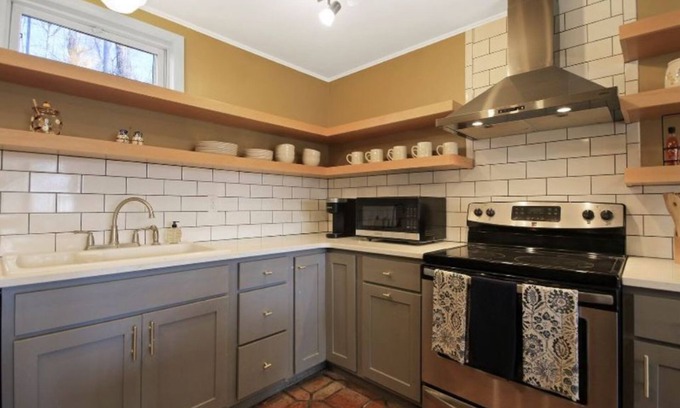Rocheport House | 1855 Charm Meets 2024 Technology