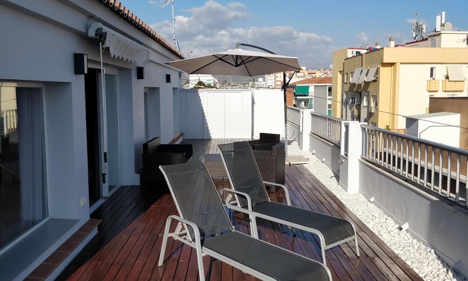 Torre del Mar Apartment | 185m2 penthouse 4 minutes from the beach, with a large terrace in a pedestrian area.