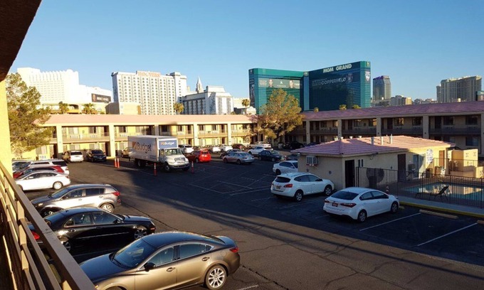 Las Vegas Cabin | $19 for 1st night during CES at Travelodge, FREE breakfast and FREE wifi,