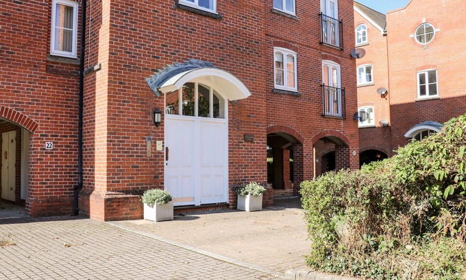 New Forest District Cottage | 19 QUAYSIDE WALK in Marchwood