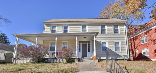 North Attleboro Villa | 190 N Washington st, North Attleboro, MA 02760