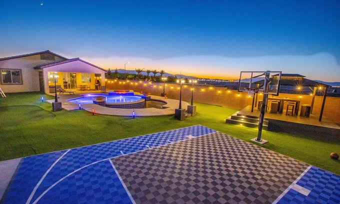Henderson House | 1900 SqFt House W/25Ft Heated Pool/Spa- Strip View