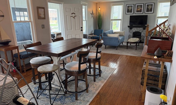 Muskegon House | 1902 Cottage w Muskegon Lake views, 4 bedrooms, AC WiFi, btwn beach & downtown